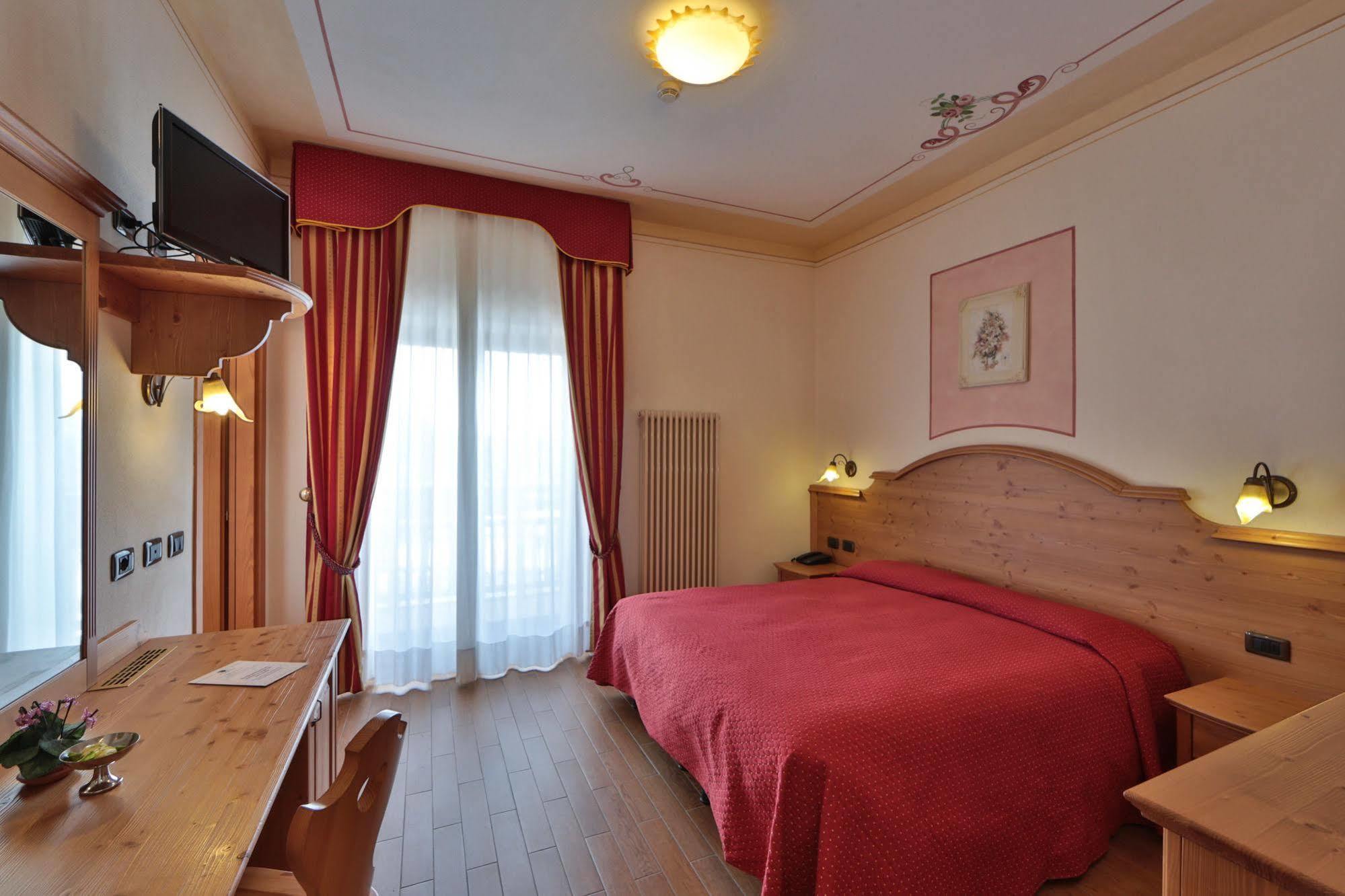 Hotel Fai Фай-делла-Паганелла Екстер'єр фото